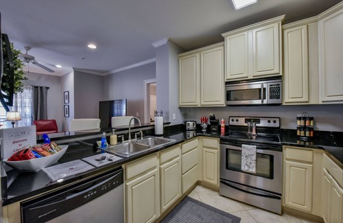 Tuscaloosa Condominio | Legends Landing - close to campus, shopping, and more! Complex pool!