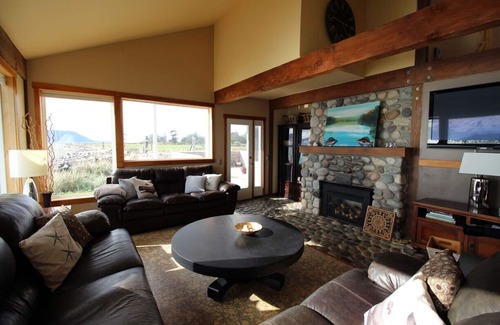 Lummi Island Casa | Legoe Bay Beach House on the Water