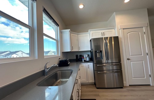 Lehi Casa | Lehi Escape: Near Silicon Slopes/Thanksgiving Pt, Indoor Games, Full Kitchen