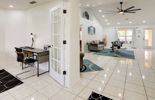 Lehigh Acres Casa | Lehigh Acres Home w/ Screened Porch & Lake View!