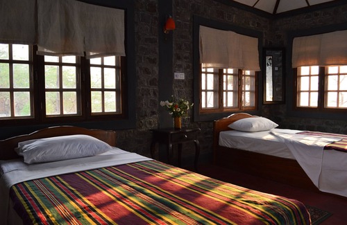 Yenangyaung Casa | Lei Thar Gone Guest House