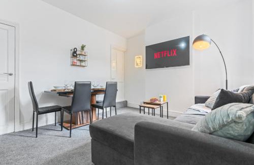 Welford Casa | Leicester Central 4BR Home - Garden - Sleeps 10