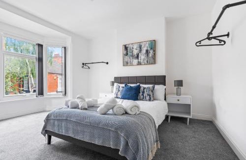 Welford Casa | Leicester Central 4BR Home - Garden - Sleeps 10