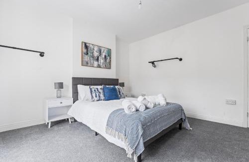 Welford Casa | Leicester Central 4BR Home - Garden - Sleeps 10