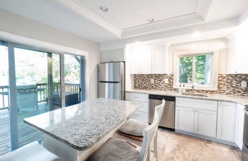 Leicester Casa | Leicester Lake Front Home, Come Relax!