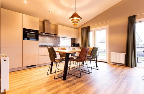 Avenhorn Chalet De Esquí | ✓ Leijhoeve at Park Westerkogge ✓ Holiday home for 5 people ✓ Located in Berkhout (North Holland) ✓ Waterfront holiday resort ✓ Book directly at the resort