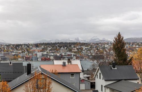 Tromsdalen Apartamento | Leilighet i Tromsdalen med en fantastisk utsikt over Tromsø Sentrum