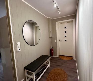 Kvaløysletta Apartamento | Leilighet med 1 soverom i Tromsø/Kvaløysletta med flott beliggenhet og god utsikt. Kort vei til flyplass.