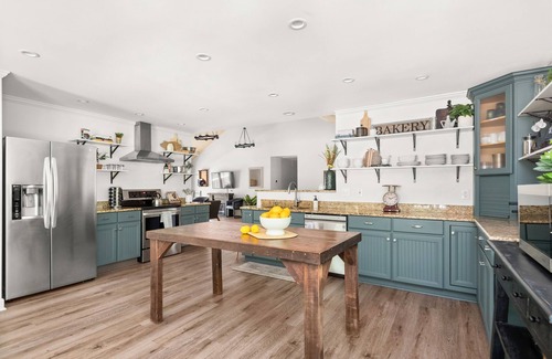 Franklin Casa | Leiper's Fork Home ❤️ Balcón al aire libre de 70 pies con vista al campo en 12 acres aislados
