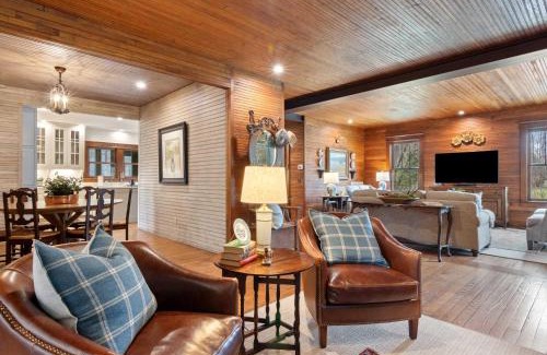 Franklin Casa | Leiper's Retreat - Secluded 3 BDR Craftsman Home