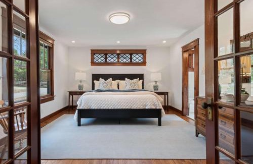 Franklin Casa | Leiper's Retreat - Secluded 3 BDR Craftsman Home
