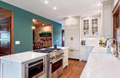 Franklin Casa | Leiper's Retreat - Secluded 3 BDR Craftsman Home