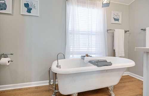 Franklin Casa | Leipers Fork Southern Retreat Live Music Shopping
