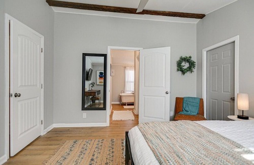 Franklin Casa | Leipers Fork Southern Retreat Live Music Shopping