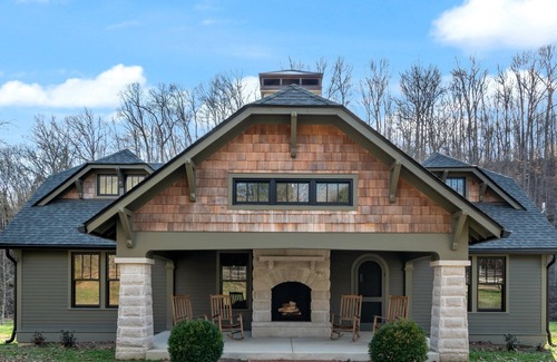 Franklin Cabaña | Leiper’s Retreat – Secluded 3 BDR Craftsman Home in Franklin Arts District!
