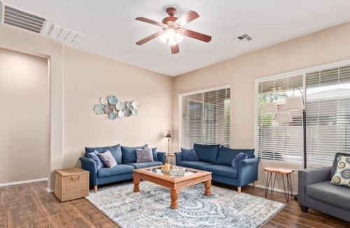 Tramonto Casa | Leisure lounge- relaxing 4bed 2bath residence