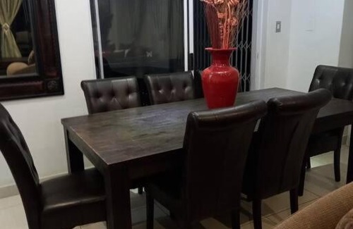 Faerie Glen Apartamento | Lelapa La Baphogole, self Catering 3 bedroom home