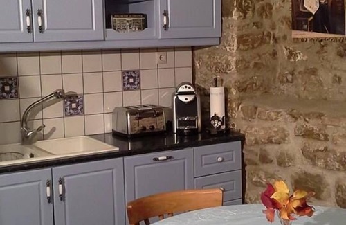 Gefira Mpania Villa | Leludas hostal junto al mar en el centro de Nafpaktos