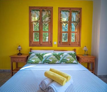 Papa Nero Casa | Lemon House for big family in Damouchari - Delicious Houses