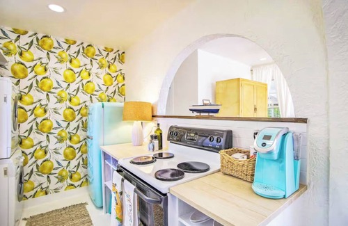 Palm Beach - West Palm Beach Cabaña | Lemon Loft: Palm Beach-style paradise, shared pool