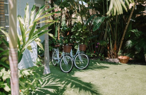 Palm Beach - West Palm Beach Cabaña | Lemon Loft: Palm Beach-style paradise, shared pool