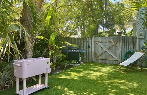 Palm Beach - West Palm Beach Cabaña | Lemon Loft: Palm Beach-style paradise, shared pool