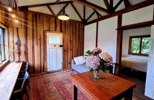 Brooman Cabaña | Lemon Tree Cottage is a beautifully restore cottage from the early 1900's and is completely off grid