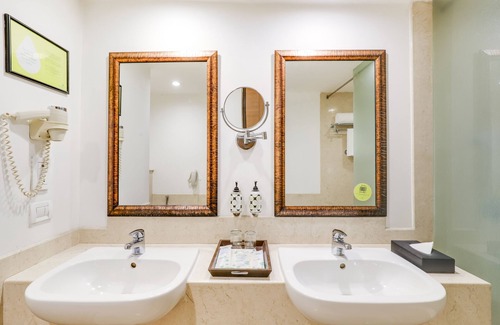 Sector 29 Hotel | Lemon Tree Premier 1, Gurugram