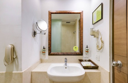 Sector 29 Hotel | Lemon Tree Premier 1, Gurugram