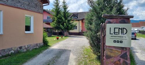 Miercurea-Ciuc Apartamento | Lend apartman in the garden