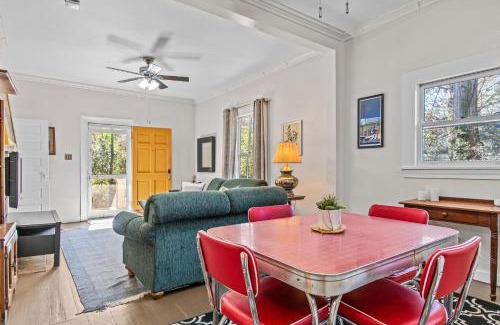 Athens Casa | Lenoir Cottage w covered patio and fire pit