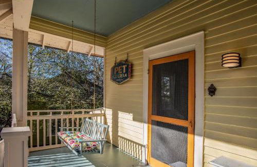 Athens Casa | Lenoir Cottage w covered patio and fire pit