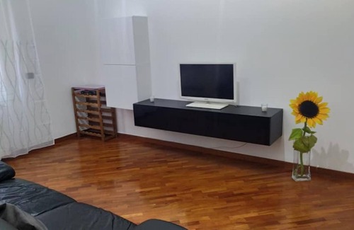 Sestri Ponente Casa | Leo! ENTIRE Apartment for EXCLUSIVE use!