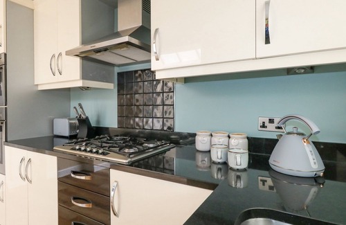 Weymouth Cabaña | Leo's Place