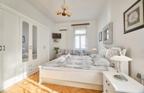 Opatija Apartamento | Leona Authentic Beachfront Villa 2BR APT