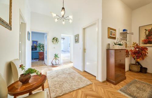 Opatija Apartamento | Leona Authentic Beachfront Villa 2BR APT
