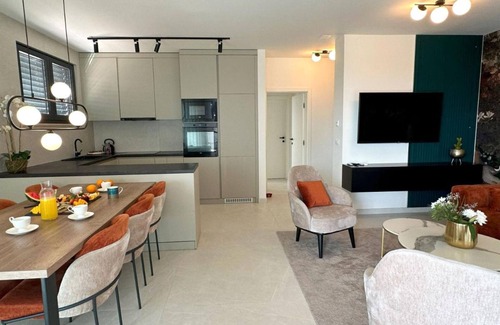 Kozino Apartamento | Leonarda Waterfront Residences