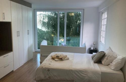 Barra de Guaratiba Casa | Leonardi's Sunset House