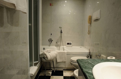 Chinatown Hotel | Leonardo Hotel Milan City Center