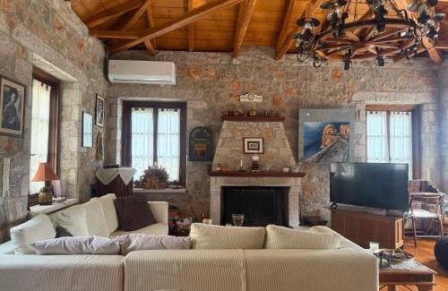 Sampatiki Villa | Leonidio Stone House