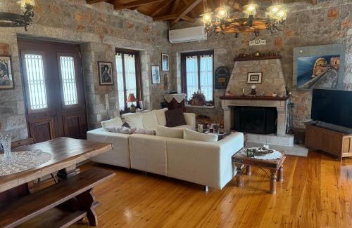 Sampatiki Villa | Leonidio Stone House