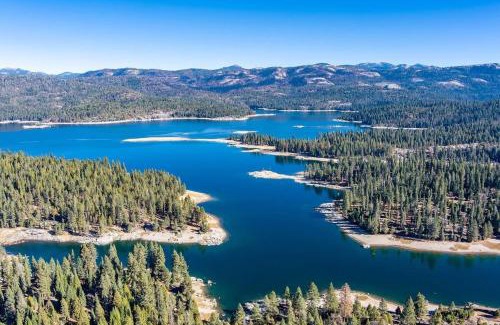 Shaver Lake Casa | Leopard Lily Lodge Luxe Stays 2 Suites Ac