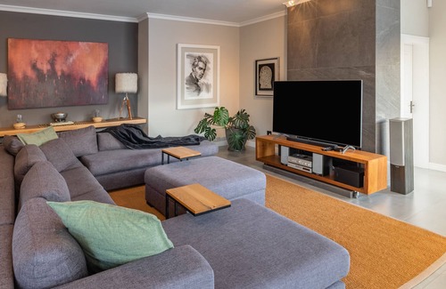 Scott Estate Casa | Leopard Rock arguably the most exclusive and prominent position in Hout Bay.