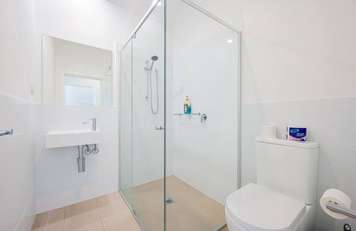 Austral Casa | Leppington/4室私密别墅/交通便利/带热水浴缸/大草坪/带车库/温馨舒适
