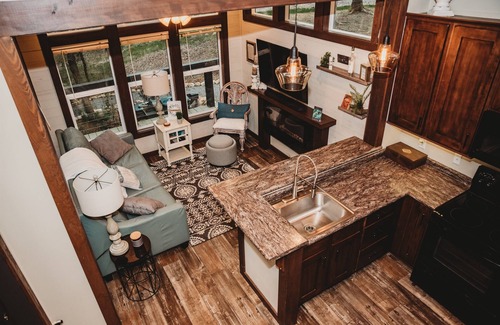 Monteagle Cabina | Leprechaun Lodge at The Retreat at Deer Lick Falls