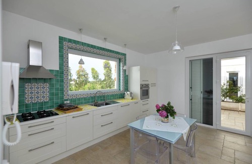 Conversano Villa | VILLA 'LERALORA' EN EL CAMPO CON JARDÍN PISCINA Y PATIO CERCA DEL MAR