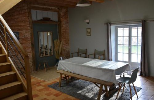 Saint-Martin-Terressus Casa | Les écuries du château des Rieux