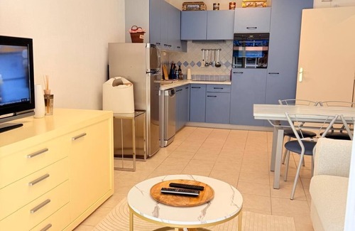 Cannes Apartamento | Les 3 Îles Location. Air-conditioned apartment 50m from Juan Les Pins beaches
