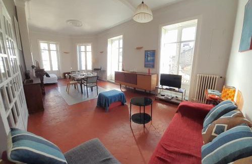 Comedie Apartamento | Les 7 balcons, Comédie-Corum-Gare, Parking, Spacieux Lumineux Haussmannien