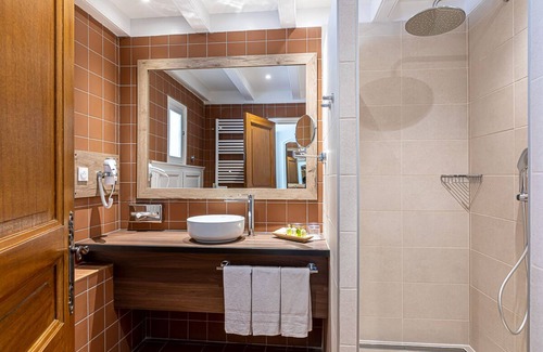 Saintes-Maries-de-la-Mer Hotel | Les Bains Gardians